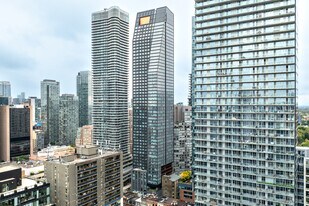 10 Wellesley St W in Toronto, ON - Building Photo