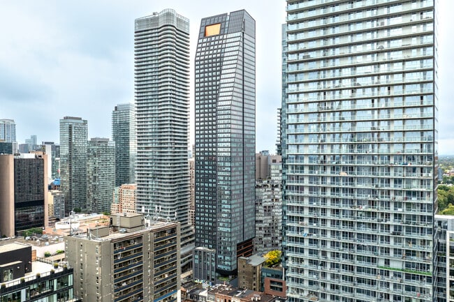 10 Wellesley St W