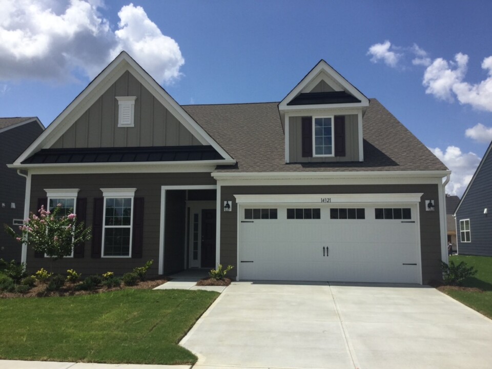 14321 Cato Dr in Huntersville, NC - Building Photo