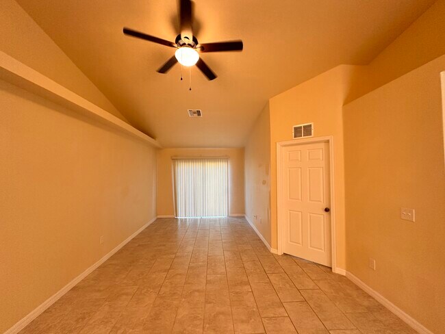 531 SE 5th Pl in Cape Coral, FL - Building Photo - Building Photo