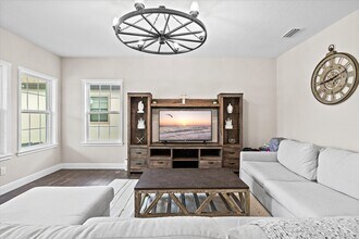 5709 Silver Sun Dr in Apollo Beach, FL - Building Photo - Building Photo