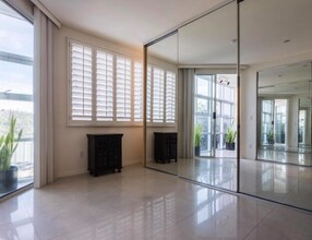 171 N Church Ln, Unit 307 in Los Angeles, CA - Building Photo - Building Photo