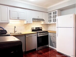 245 Sunnyridge Ave in Fairfield, CT - Building Photo - Building Photo