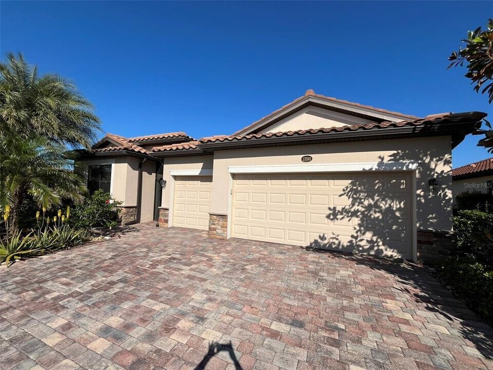 13240 Amerigo Ln in Venice, FL - Building Photo