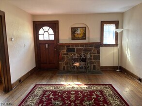 211 Washington St in Franklin Lakes, NJ - Building Photo - Building Photo