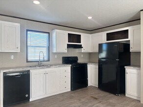 204 Linda St in Conroe, TX - Building Photo - Building Photo