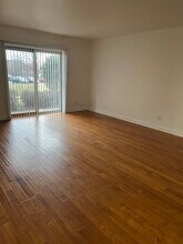 2423 N Kennicott Dr in Arlington Heights, IL - Building Photo - Building Photo