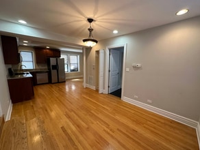 3925 W Altgeld St in Chicago, IL - Foto de edificio - Building Photo