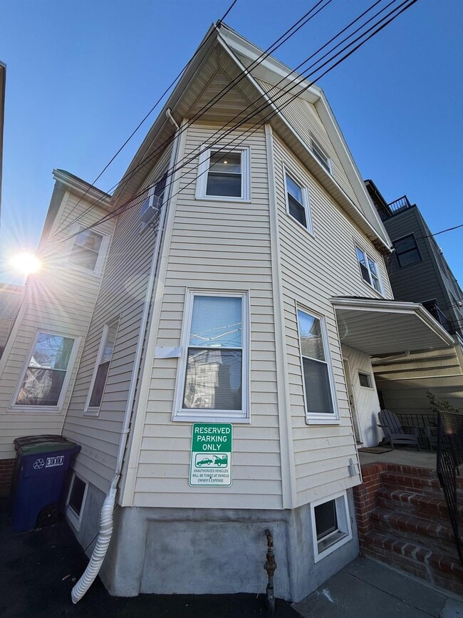 16 Winter St, Unit 3 in Somerville, MA - Building Photo - Building Photo