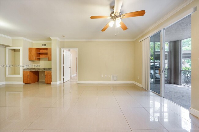 6511 Emerald Dunes Dr in West Palm Beach, FL - Foto de edificio - Building Photo