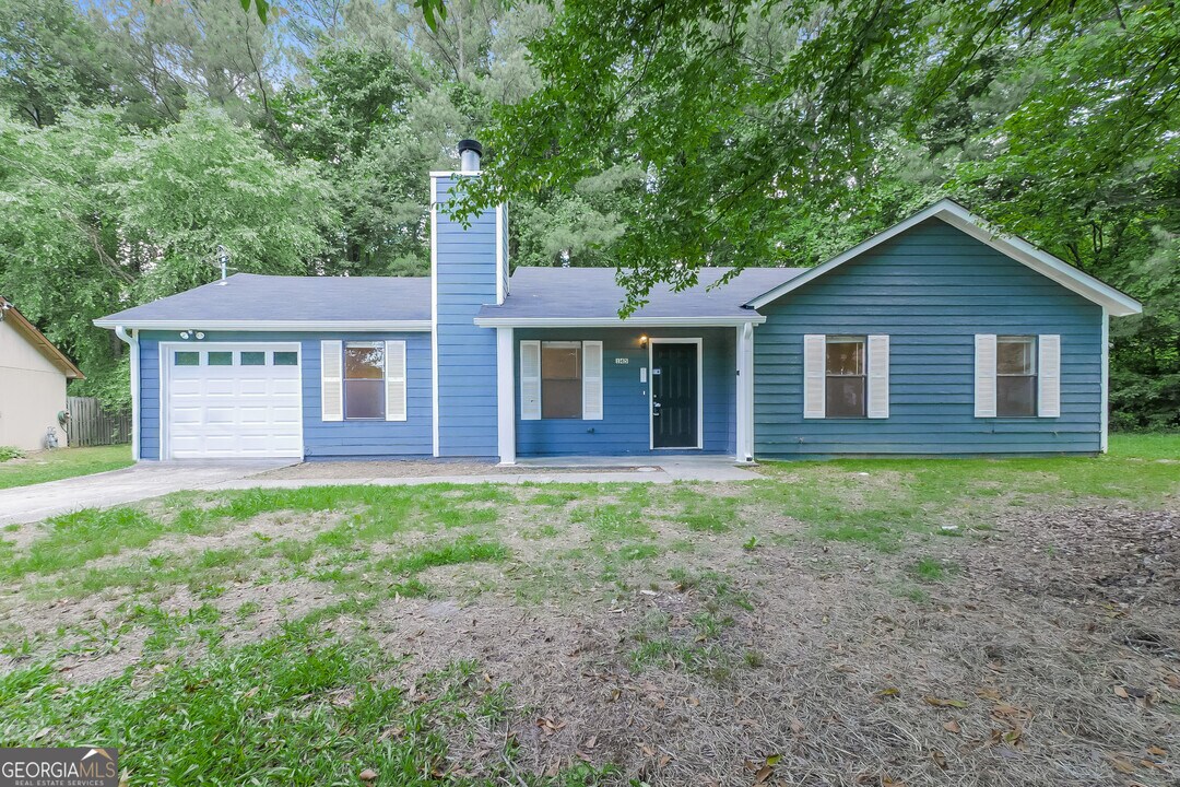 145 Lynda Ln in Fairburn, GA - Building Photo