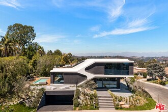 1254 Roberto Ln in Los Angeles, CA - Building Photo - Building Photo