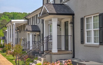 Midtown Square Apartment Homes by Callio Properties in Red Bank, TN - Foto de edificio - Building Photo