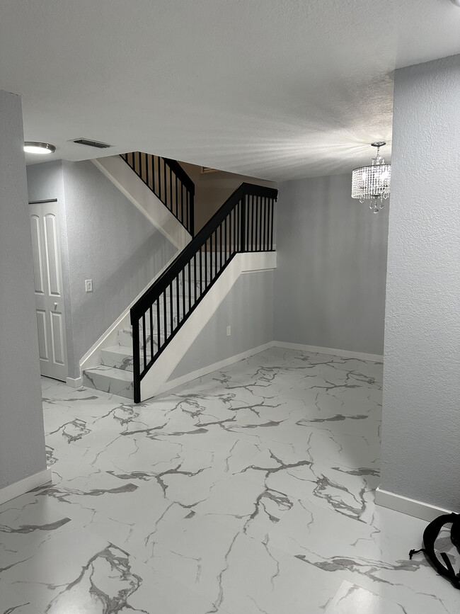 5266 Gate Lake Rd in Tamarac, FL - Building Photo - Building Photo