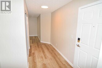 2022-2022 Canyon Meadows Dr SE in Calgary, AB - Building Photo - Building Photo