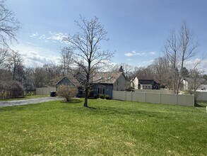 23 Mallards Landing S in Waterford, NY - Foto de edificio - Building Photo