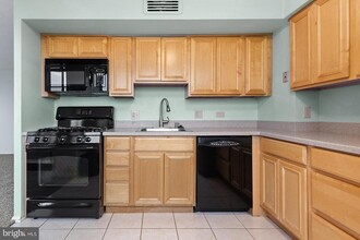 1326-42 Spruce St in Philadelphia, PA - Building Photo - Building Photo