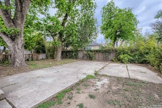 517 Hicks Ave in San Antonio, TX - Foto de edificio - Building Photo