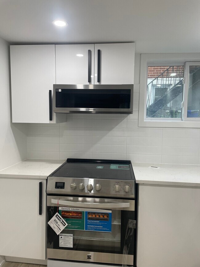 325 Lacasse Av in Ottawa, ON - Building Photo - Building Photo