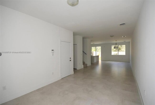 10259 NW 72nd Terrace in Doral, FL - Building Photo - Building Photo