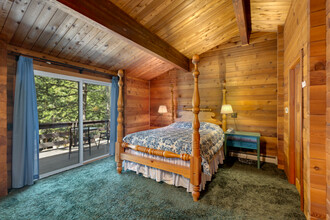 5004 River Rd in Tahoe City, CA - Building Photo - Building Photo