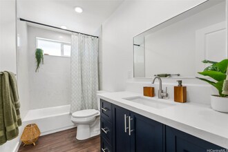 1235 Manulani St in Kailua, HI - Building Photo - Building Photo