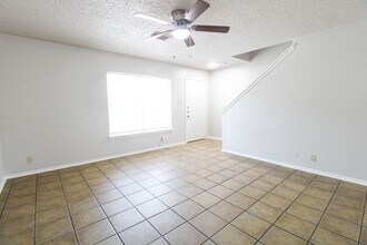 5515 Kenton Bluff in San Antonio, TX - Foto de edificio - Building Photo