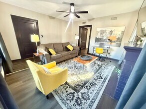 524 S Fannin Ave, Unit 2 in Tyler, TX - Foto de edificio - Building Photo