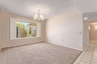 13217 W Mesa Verde Dr in Sun City West, AZ - Foto de edificio - Building Photo