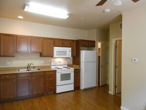 3918 Goodnight Ave, Unit 2B in Pueblo, CO - Foto de edificio - Building Photo