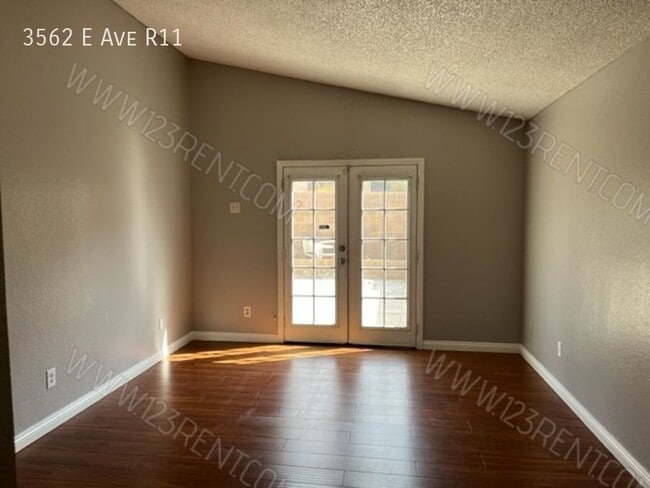 3562 E Ave R-11 in Palmdale, CA - Building Photo - Building Photo