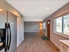 3354 S Flower St, Unit 52 in Lakewood, CO - Foto de edificio - Building Photo