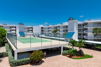 Grand Bay in Marco Island, FL - Building Photo - Building Photo