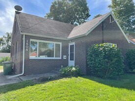 1808 Elm St in West Des Moines, IA - Building Photo
