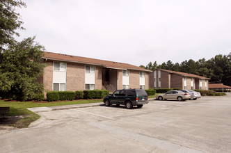 Foxcreek Apartments in St. Stephen, SC - Building Photo - Building Photo