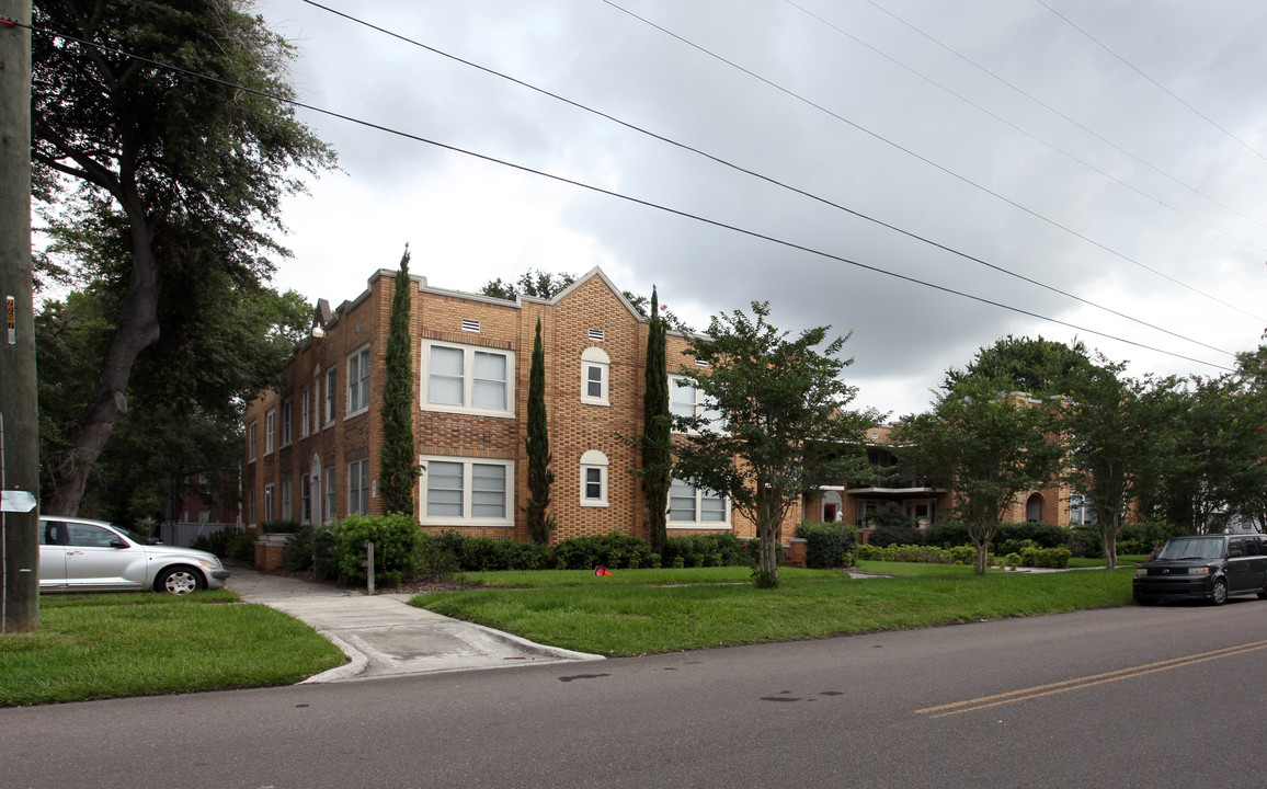 Ambassador Apartments in Jacksonville, FL - Building Photo