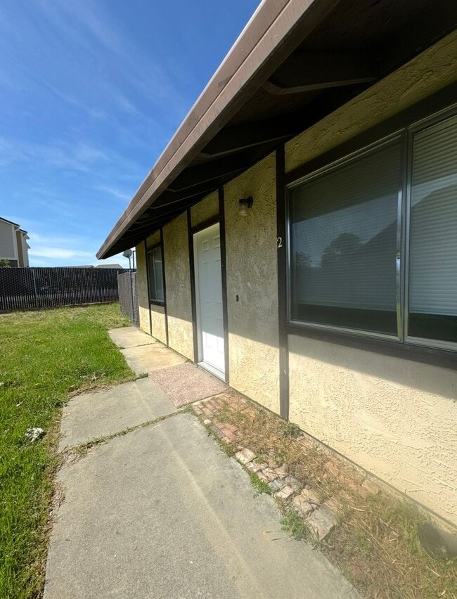 3465 Magnums Way in Redding, CA - Building Photo - Building Photo