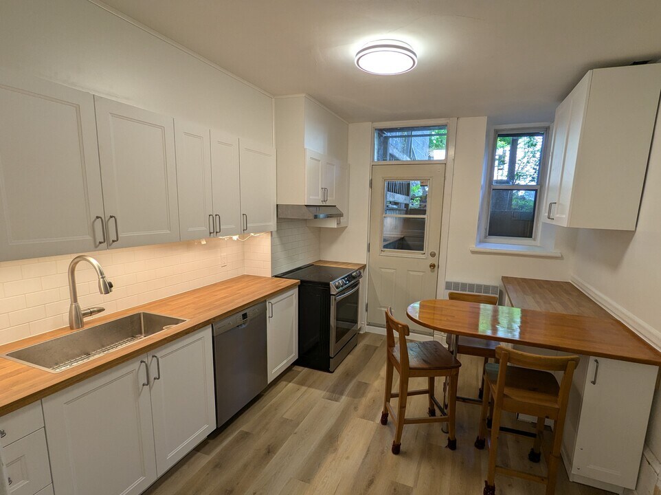 2385 Coursol Rue in Montréal, QC - Building Photo