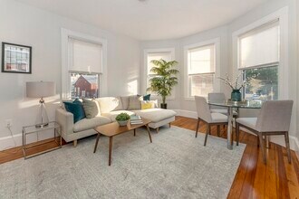 172 Boylston St, Unit 303 in Boston, MA - Building Photo - Building Photo