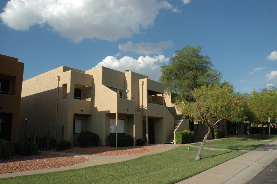 Cactus Flats in Glendale, AZ - Building Photo