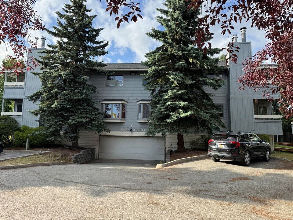 4240 Folker St in Anchorage, AK - Building Photo