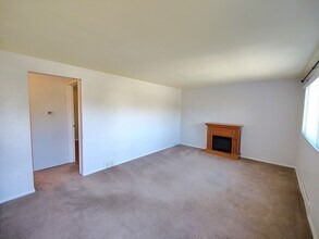 1427 Orr Dr in Castle Shannon, PA - Building Photo - Building Photo