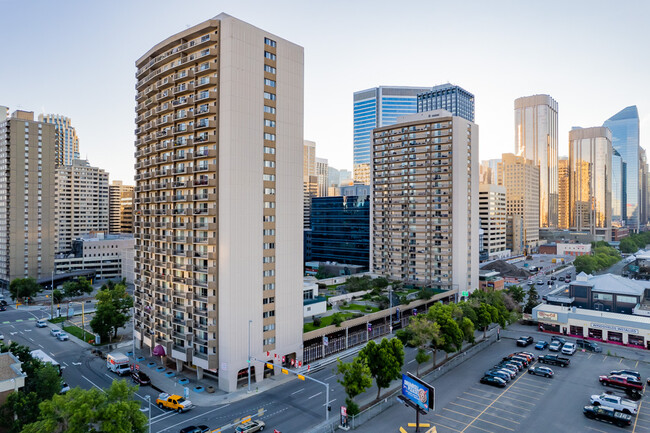 Continental Towers West in Calgary, AB - Building Photo - Building Photo