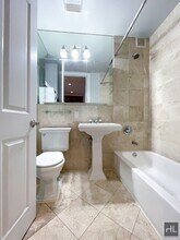 East 1st Street in New York, NY - Foto de edificio - Building Photo