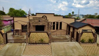 111 Larga Vista Dr in Laredo, TX - Building Photo