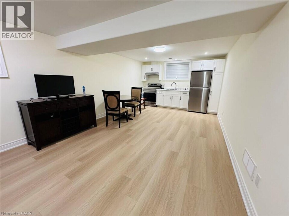 8901 Angie Dr in Niagara Falls, ON - Building Photo