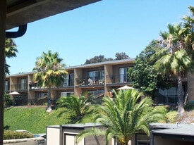 Ocean View Terrace Apartments in Oceanside, CA - Building Photo
