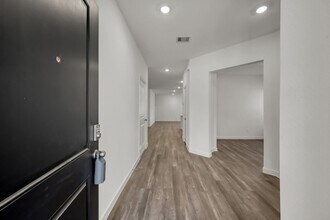 647 Delicate Arch Dr in Conroe, TX - Foto de edificio - Building Photo