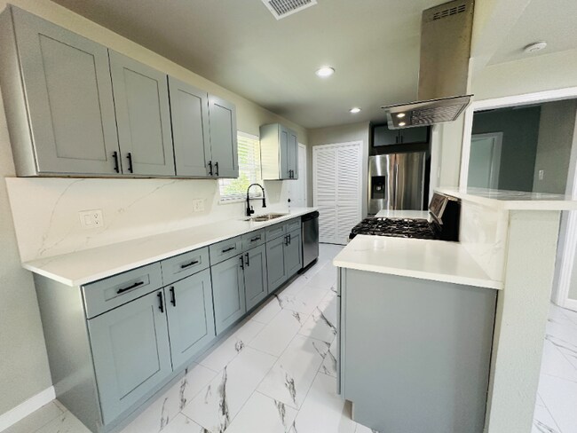 property at 2504 Avon Dr