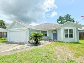915 Emily Cir in Fort Walton Beach, FL - Building Photo - Building Photo